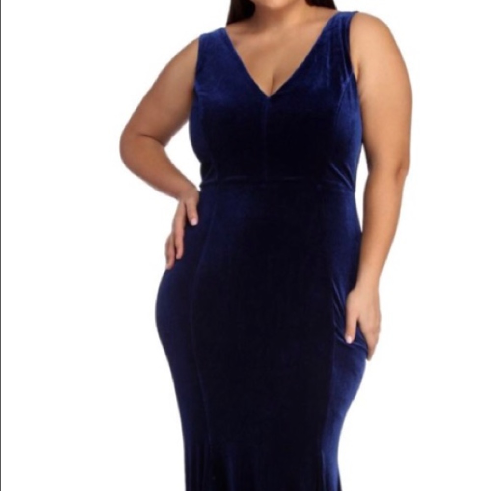 🔹 Blue Velvet Floor Length Dress 🔹